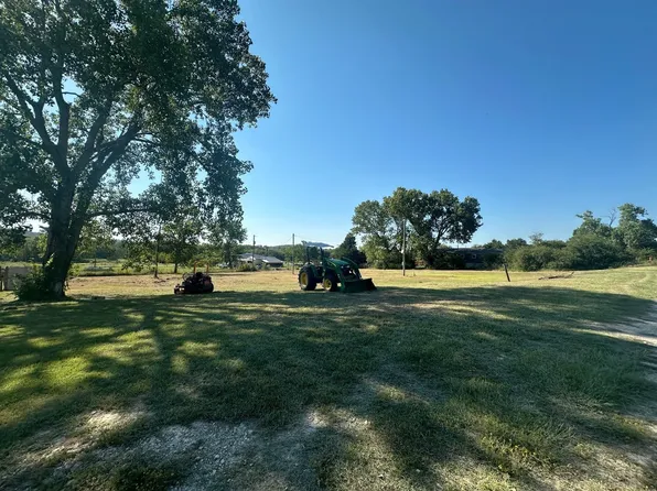 248 1st St, Gainesville, TX 76240