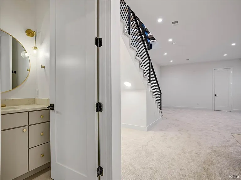 2526 S Lincoln St — Photo 22