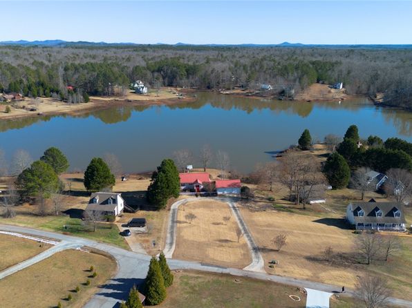 201 The Bear Blvd, Tamassee, SC 29686