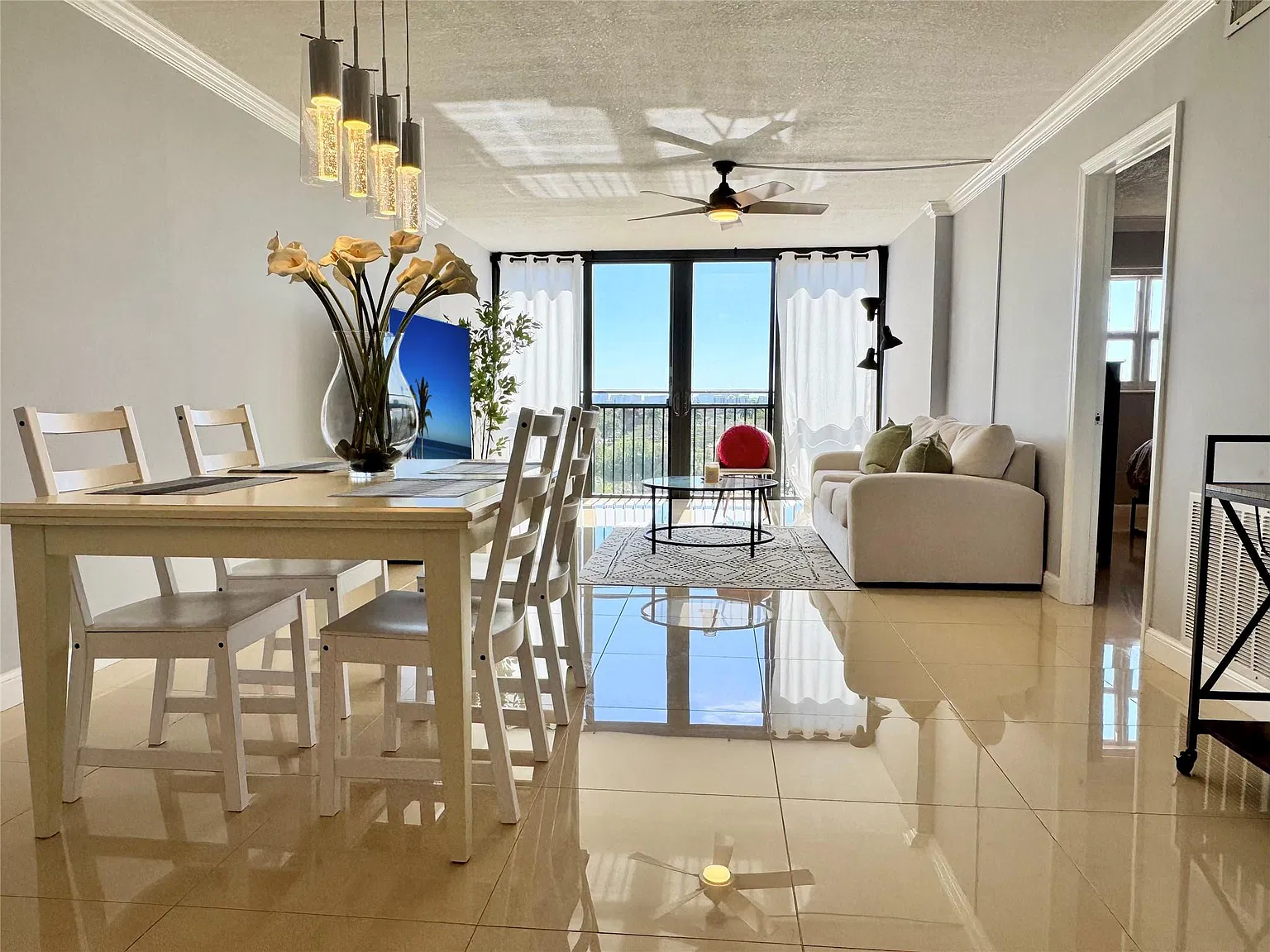 2 bed, 1.0 bath, 1080 sqft, $2,900 — Photo 2