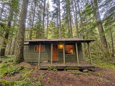 75106 E Road 28b, Rhododendron, OR, 97049