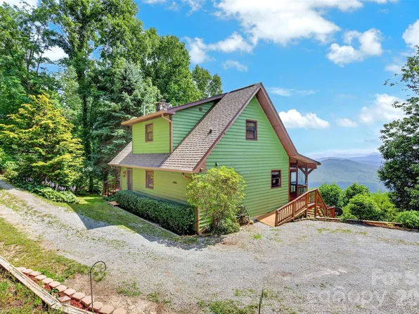 1347 Wipprecht Dr, Spruce Pine, NC 28777