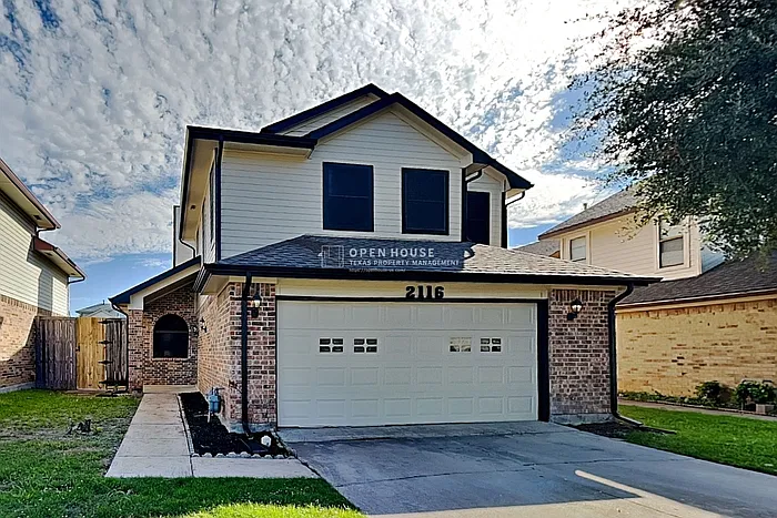 2116 Holly Hill Ln