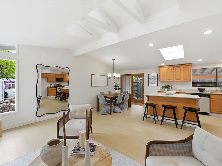 794 Lakemuir Dr — Photo 4