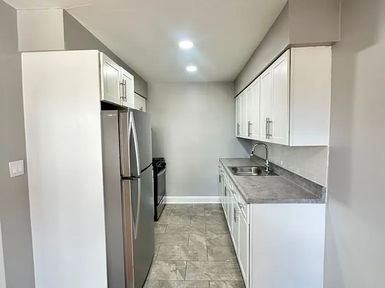 245 Reynolds Ter — Photo 3