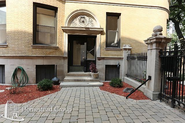 1st image of 1220 N Dearborn St APT 02