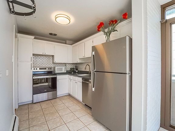 4th image of 1111 Ash St APT 610