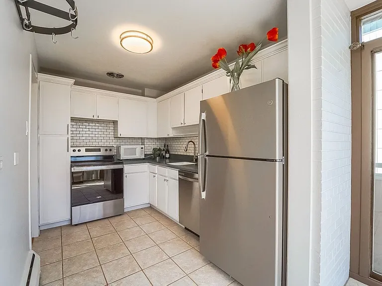 1111 Ash St #610 — Photo 4