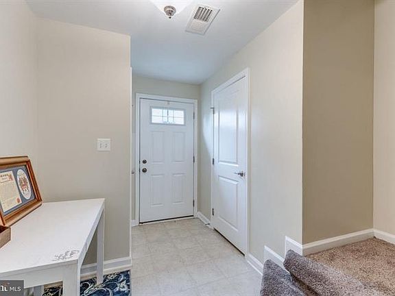 4th image of 104 Argyle Ct