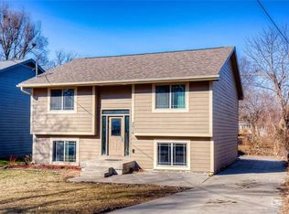 2018 E 40th Ct, Des Moines, IA 50317