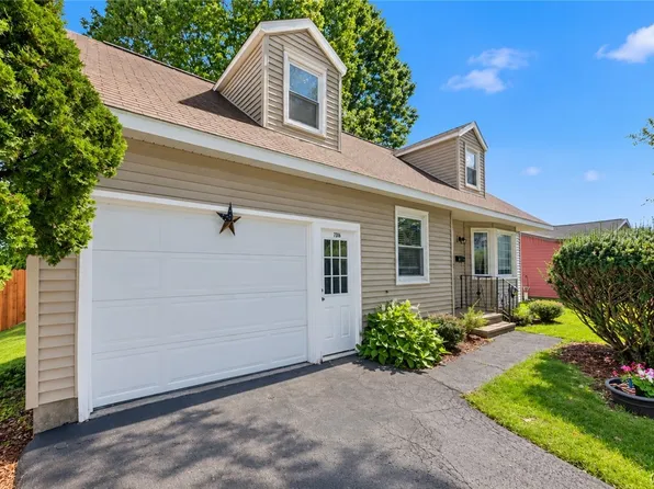 7306 Greenbriar Rd, North Syracuse, NY 13212