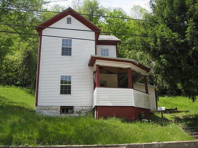 2nd image of 458 Maple Ave