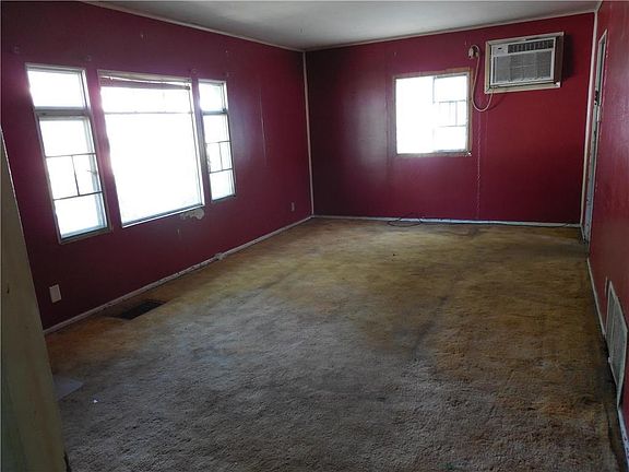 3rd image of 3128 Hawthorne Dr