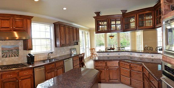 5th image of 102 Sand Hills Dr