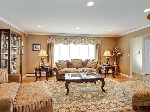 4th image of 2675 Beatrice Ln