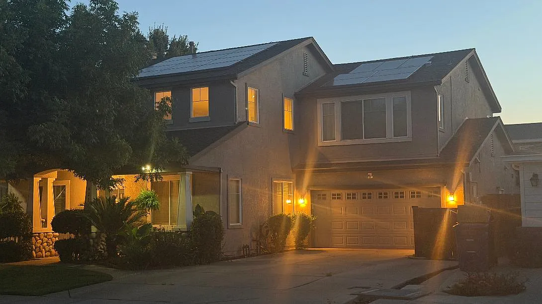 5 bed, 3350 sqft, $3,700 — Photo 3