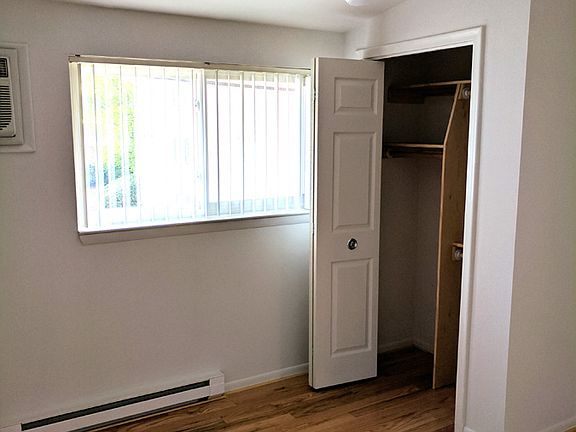 5th image of 438 E Elmwood Ave
