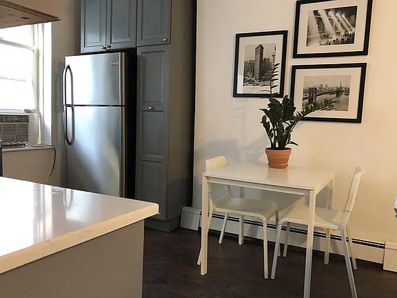 3rd image of 130 10th Ave APT 3