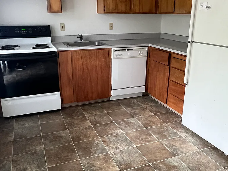 8999 SW Herb Way — Photo 3