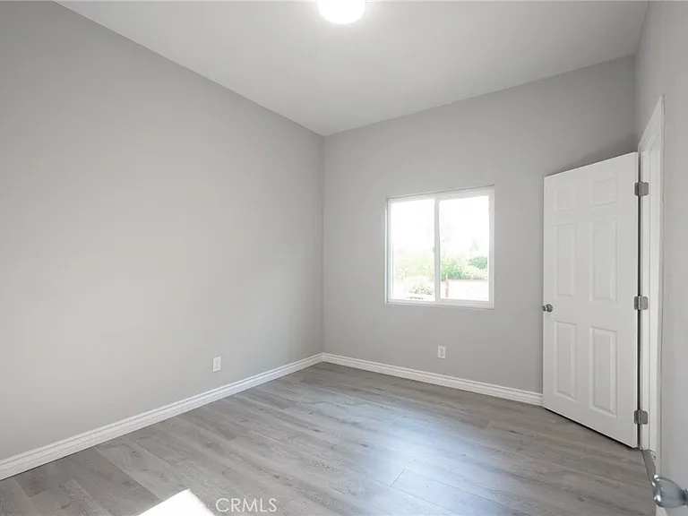 337 W 10th St — Photo 10