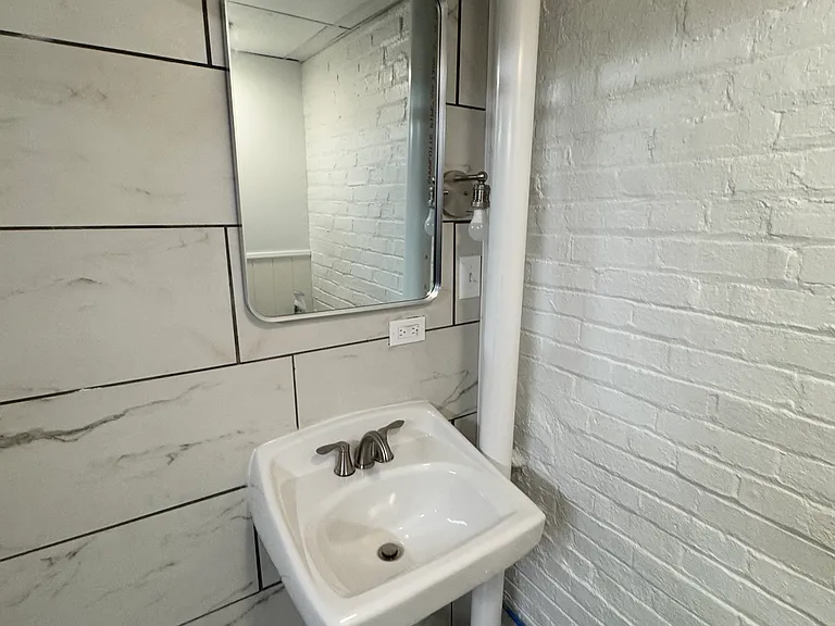 82 Oakdale Ave #7 — Photo 6