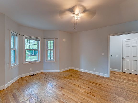 5th image of 79 Winchester Ave #1