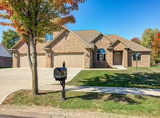 898 Justine Cir W, Indianapolis, IN 46234
