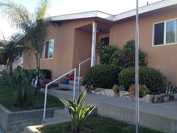 Front of fourplex nicely kept