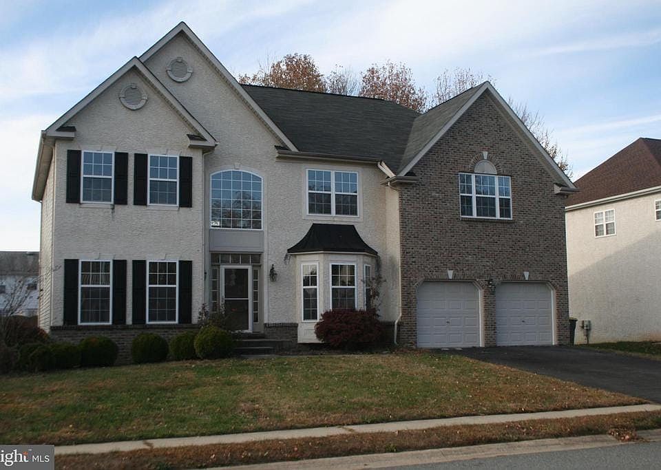 1st image of 24 Blue Spruce Dr