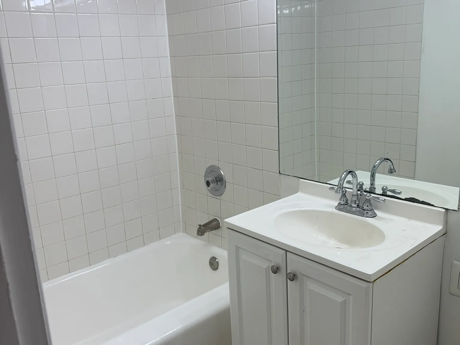 2 bed, 700 sqft, $1,400 — Photo 2