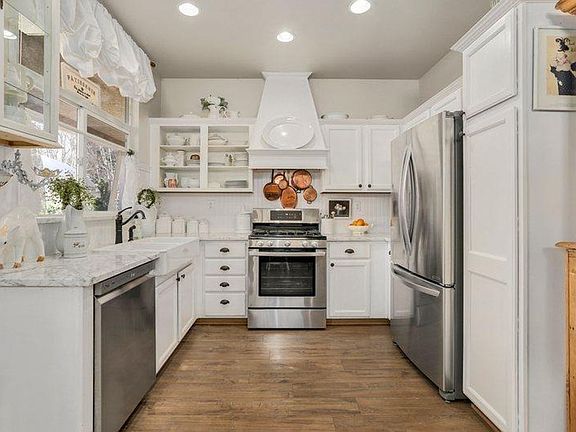 2nd image of 4050 Sylvan Glen Ln