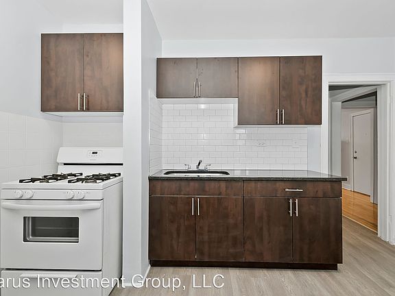 4th image of 2806 W 64th St Unit 1