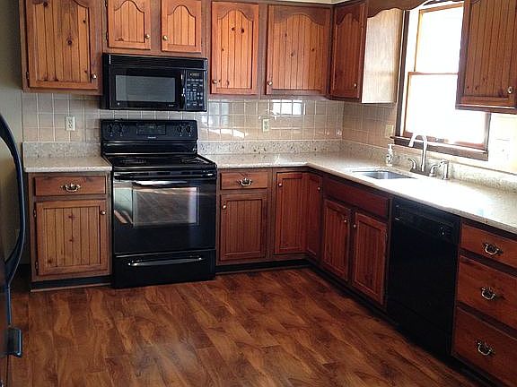 4th image of 300 Westglen Dr