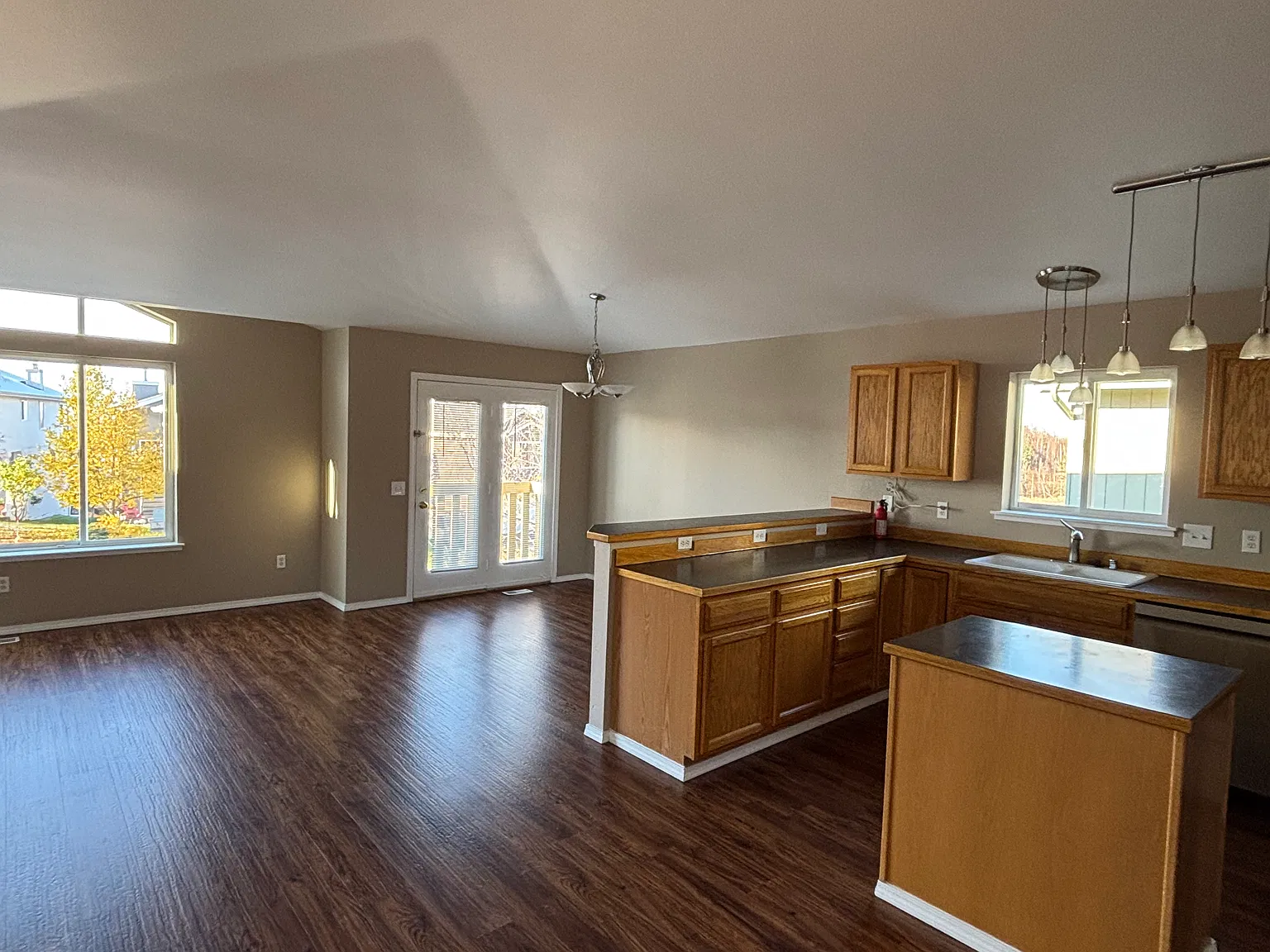 3 bed, 1800 sqft, $3,100 — Photo 4
