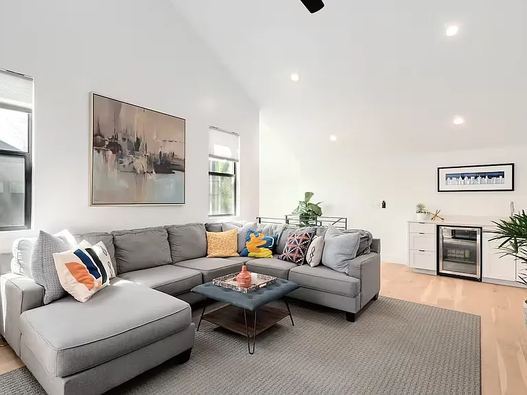2403 E 14th St #1 — Photo 11