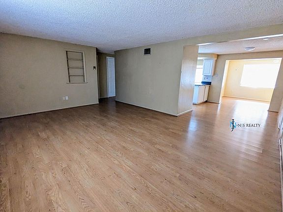 4th image of 3704 Bradford Dr