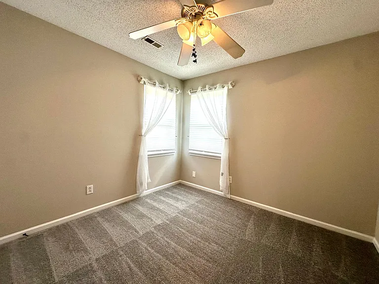 8425 Hirsch Dr — Photo 20