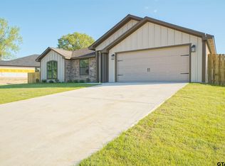 16121 Crossing Cir, Lindale, TX 75771