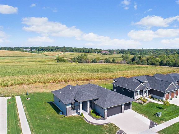 2nd image of 895 Grouse Ln