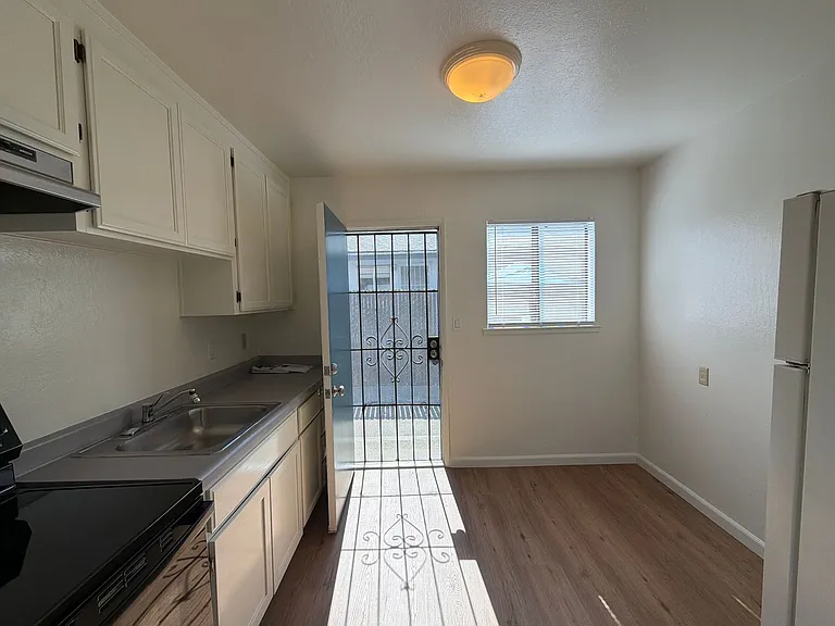 314 Lawton Street — Photo 10