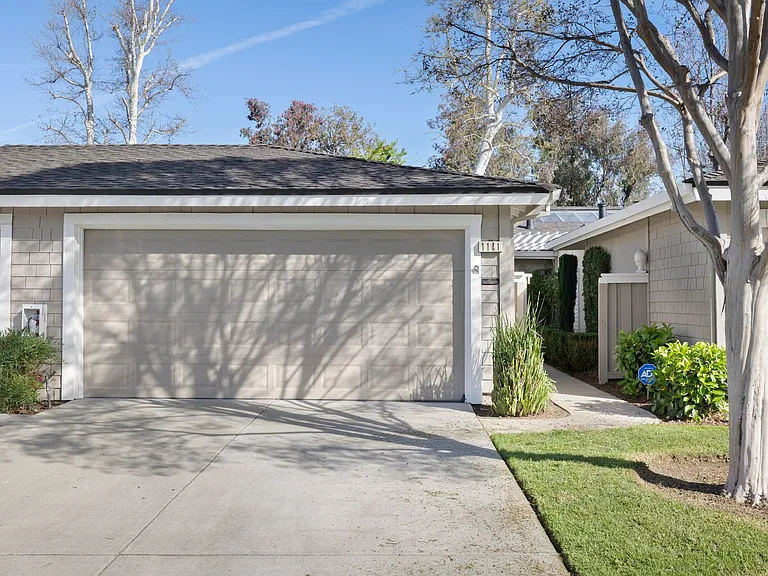 1141 Holly Oak Cir — Photo 1