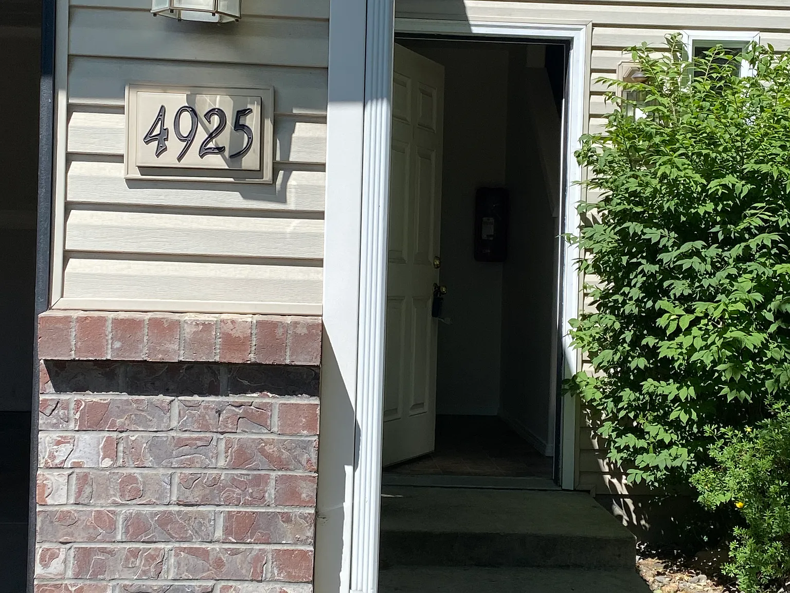 2 bed, 2.5 bath, 1180 sqft, $1,675 — Photo 2