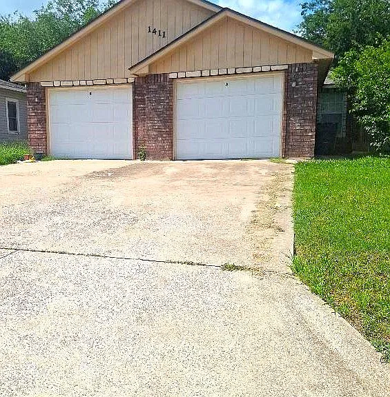 1411 NW Lake Ave #A — Photo 1