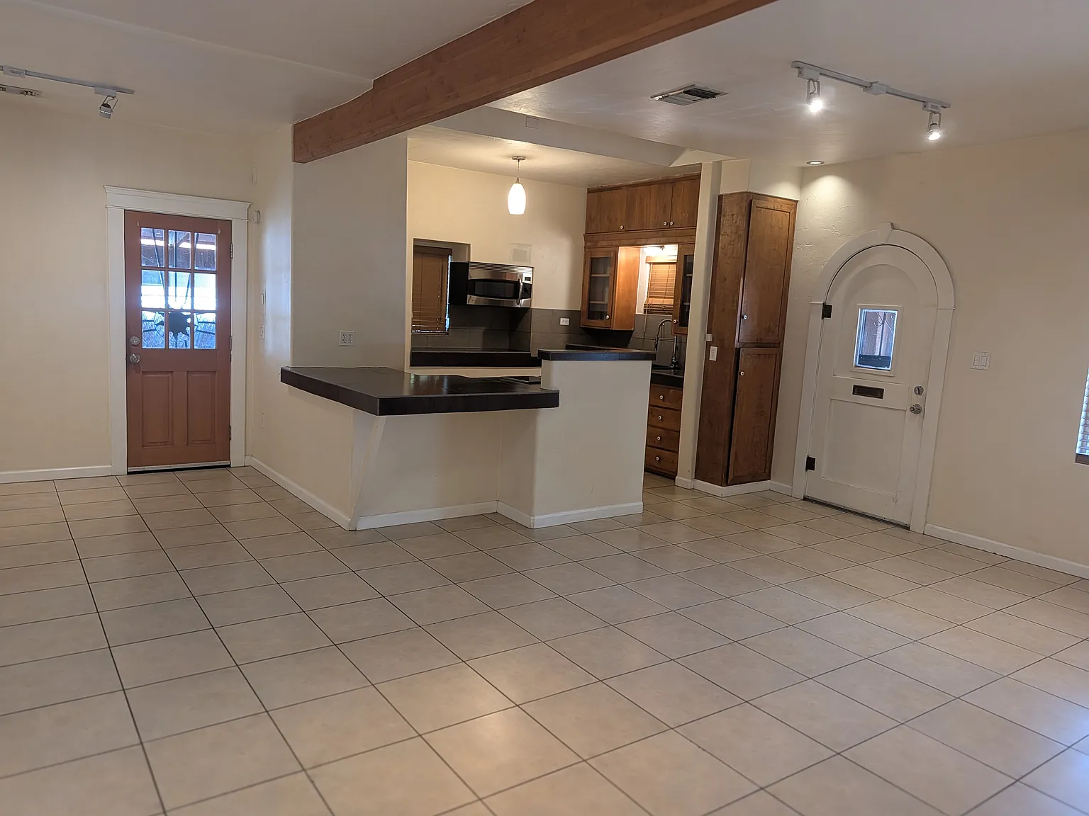 4 bed, $2,600 — Photo 4