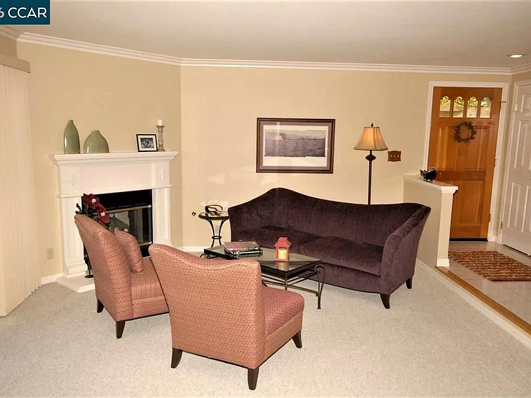 365 Bellflower Dr — Photo 5