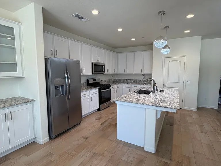 2026 Sherbrook Ave — Photo 3