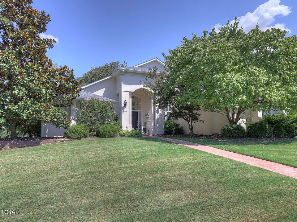 1st image of 208 Wedgewood Cir