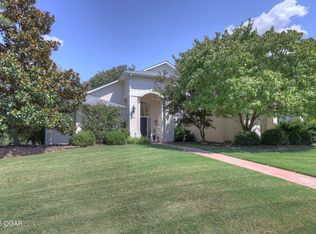 208 Wedgewood Cir, Carl Junction, MO 64834