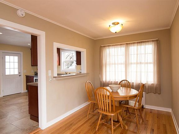 4th image of 17 Villa Ave