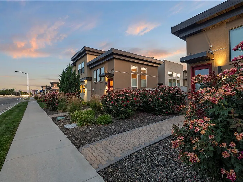 Verraso Village Townhomes